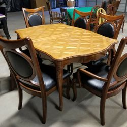 Beautiful Dining Table With 6 Chairs Like New