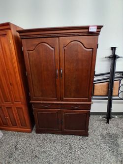 Two piece hutch