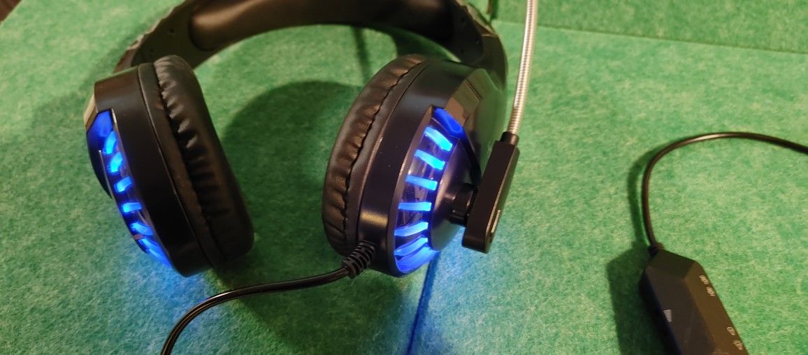 Gaming headphones & mic RGB LED rainbow effect. 3.5mm & USB