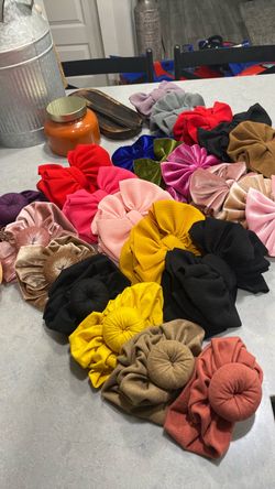 Bu heads beanies and XL bows