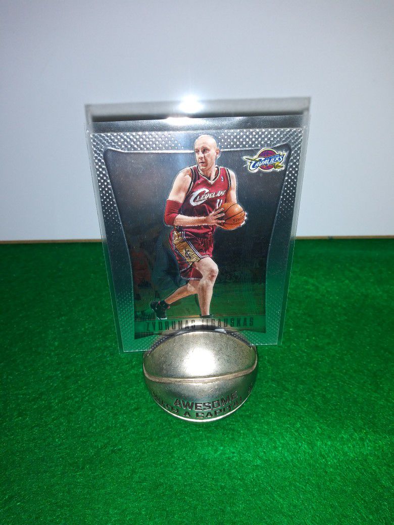 Cleveland Cavaliers ilgauskas holographic Prizm basketball card