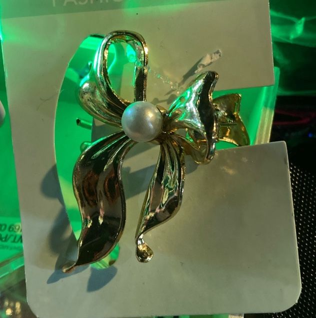 Golden Now Hair Clip