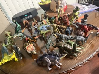 Lot Of 33 Dinosaurs 