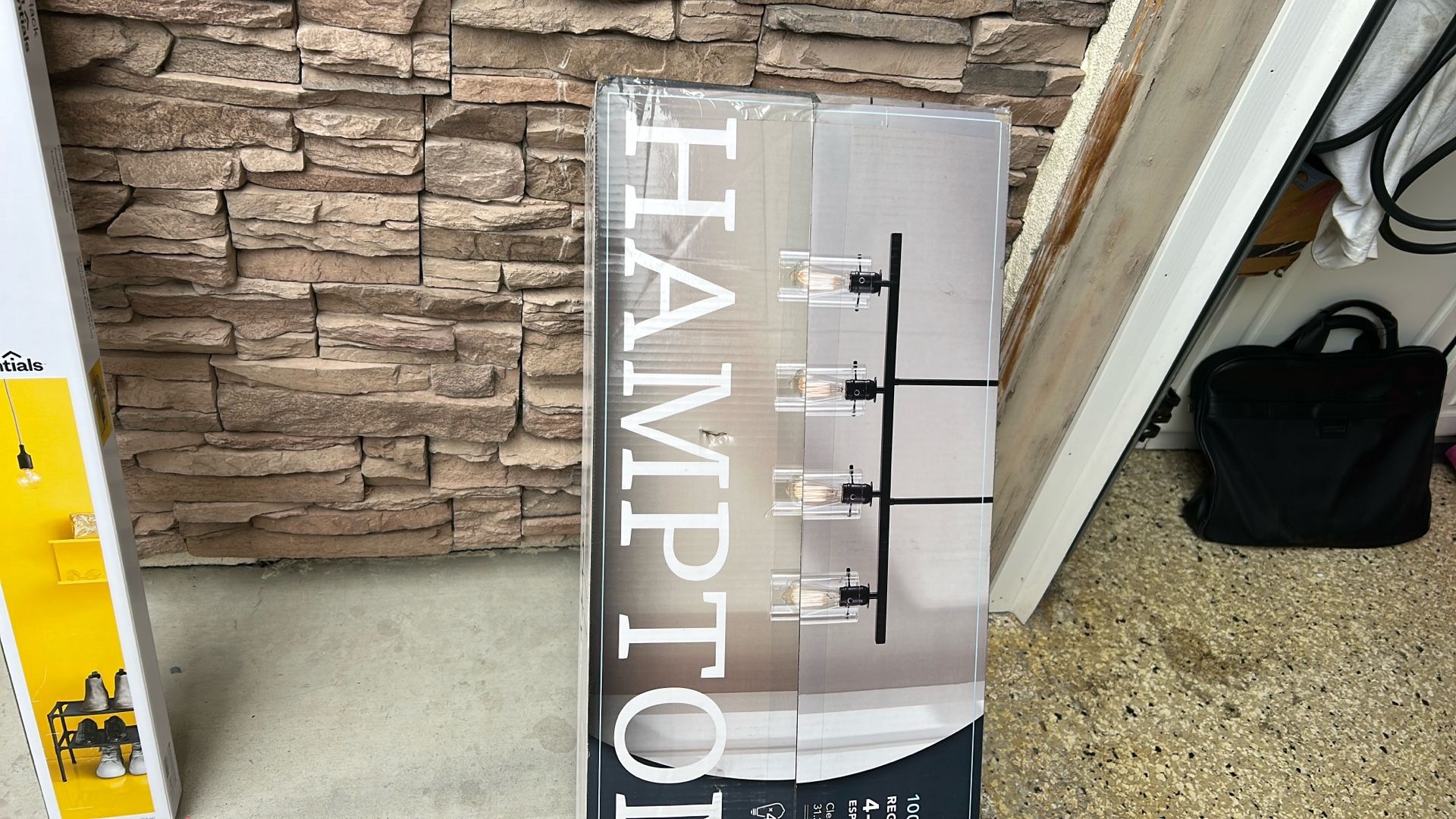 4 LIGHT CHANDLIER