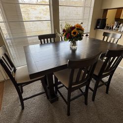Extendable Dining Table 