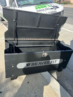 Caja para las herramientas x $395.  Está muy buena y es muy segura