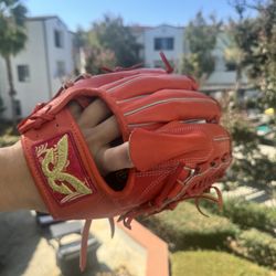 11.75” Japanese / Taiwanese Baseball Pitchers Glove Glom