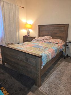 Rustic Wood Full size Bed Frame With box spring and mattress