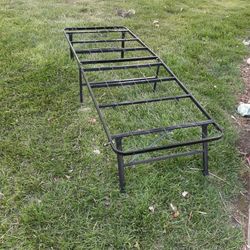 METAL SPRING  FOLDING SINGLE BED FRAME  GREAT  FOR GUESTS$35