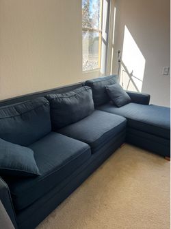 Sectional couch with queen pullout bed