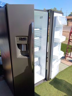 REFRIGERATOR SIDE BY SIDE WATER AND ICE MAKER WORKS EXCELLENT WITH 6 MONTHS WARRANTY