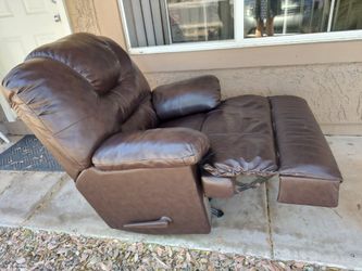 Genuine Leather Reclining Chair, Comfy Like Sitting On A Cloud, Like New, Can Deliver