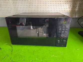 Walmart 1.1 cubic foot 1000 watt  microwave.