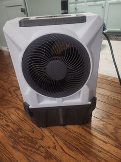 Evaporative air cooler