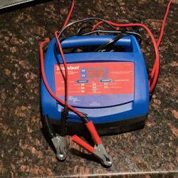 Duralast 15 Amp Battery Charger Maintainer