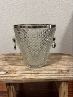 Ice bucket