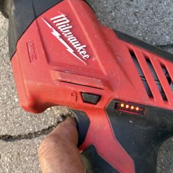 MILWAUKEE M-12 HAWZALL CON BATERÍA 3.0 EXCELENTE CONDICIONES $65