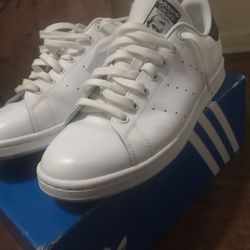 Adidas stan smith’s 10.5 Need. Gone