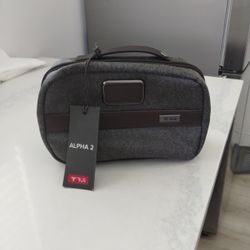 Bolso De  Mano Color Oscuro Marca  T M