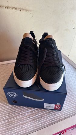 Women’s Lace Up Sneaker Size 10