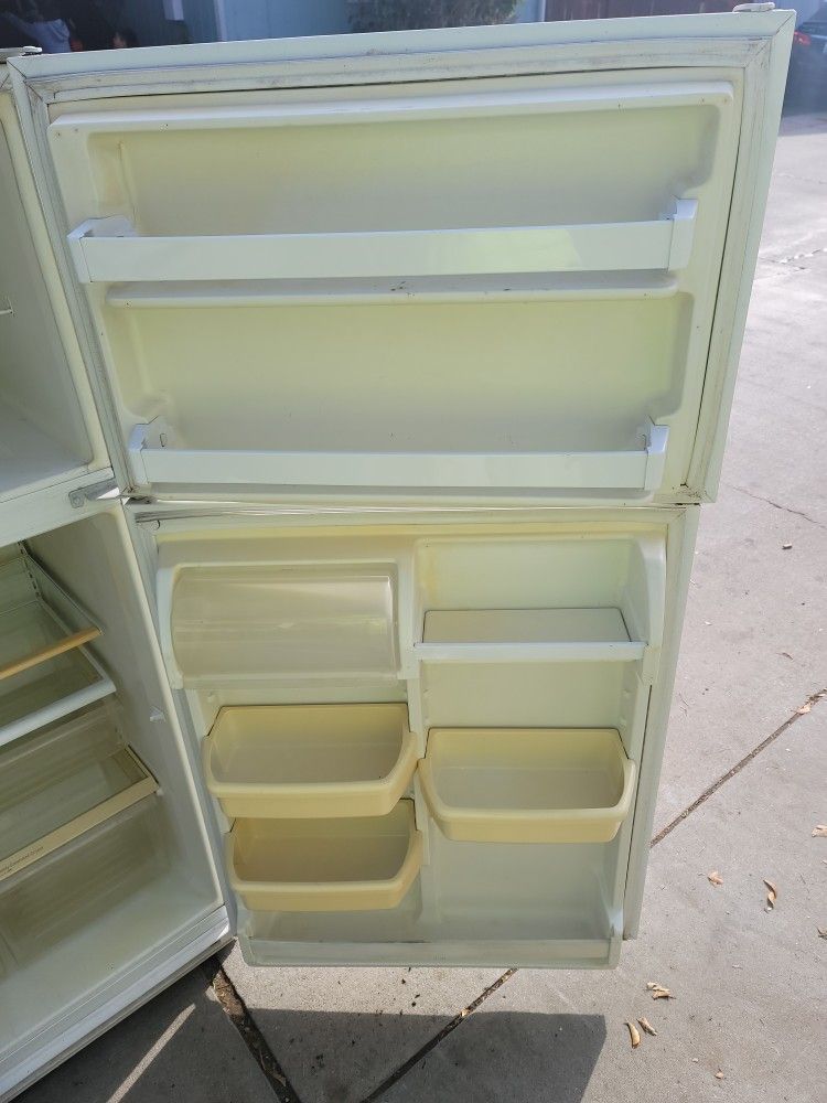 Reliable Whirlpool Refrigerator for Sale in San Bernardino, CA OfferUp