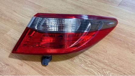 2015–2017 Toyota Camry RH Passenger Side Outer Tail Light Assembly