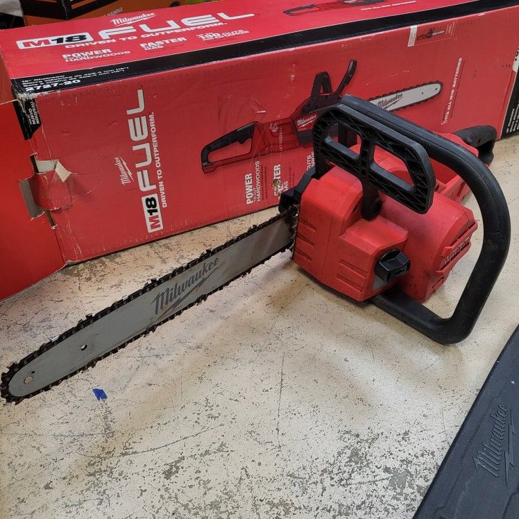 Milwaukee M18 FUEL 16 in. 18V Lithium-Ion Brushless Battery Chainsaw (Tool-Only)