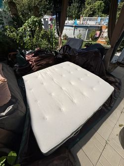 King-Size Avocado Green Mattress — Mint Condition, Barely Used