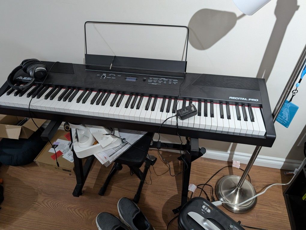 Alesis Recital Pro With Stand And Seat