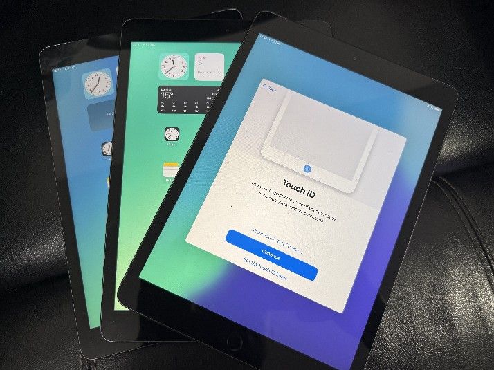 Apple IPad 7 32GB WiFi + Cellular Unlocked