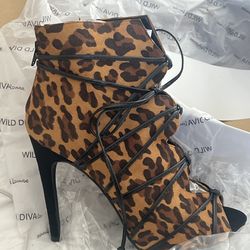 8.5 Bootie Never Worn