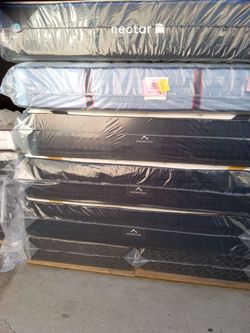 Dreamcloud Mattress on sals   Premier rest 16" cal - king Mattress- Luxury Hybrid Mattress   New Mattress   We offer delivery
