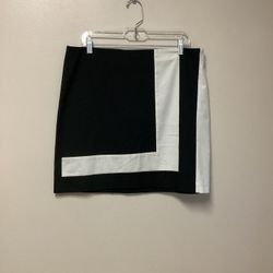 Women’s INC Cotton/spandex black & white stretch skirt… Size 14… Waist 35”… Length 19”
