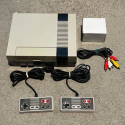 Nintendo NES Console System Bundle w/ 2 Controllers Cords Tested