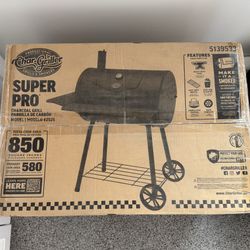 New CharGriller Super Pro Charcoal 30in W Black Barrel Charcoal Grill