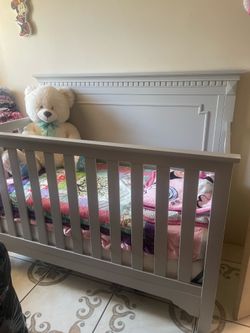 Grey Crib Great Condition Pick up in Whittier