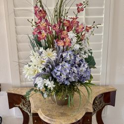 GORGEOUS FLOWER ARRANGEMENT 
