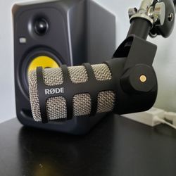 RØDE - PODMIC Dynamic Podcasting Microphone