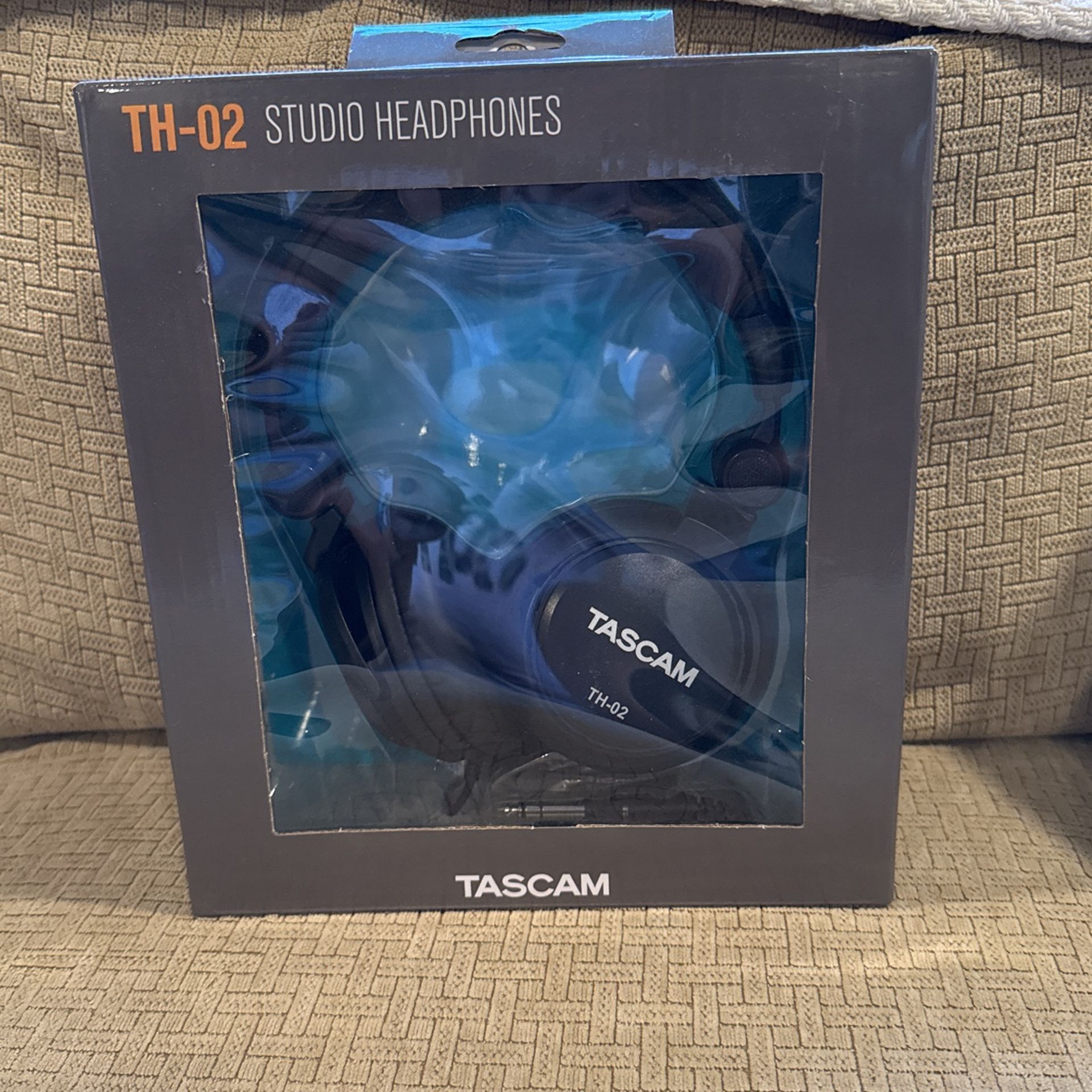 Tascam  TH-02 Studio headphones 