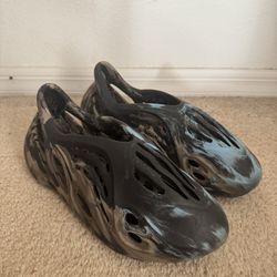 Yeezy Foam RNNR Cinder 