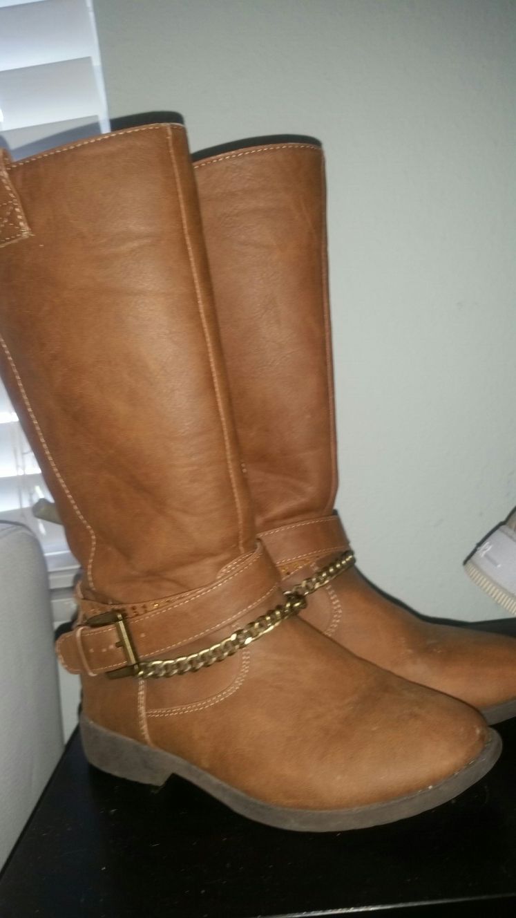 Girl boots Y size 2