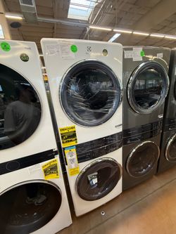 Electrolux washing machine and gas dryer washtower