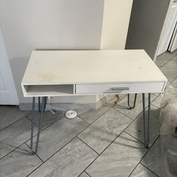 Desk/table