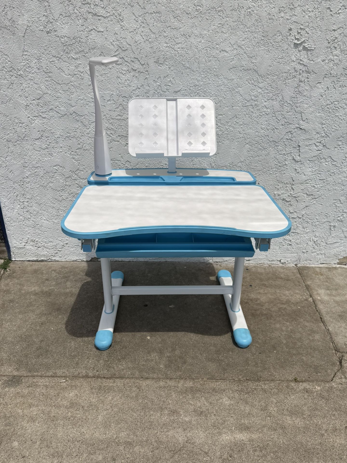 Ubbie Kids Desk