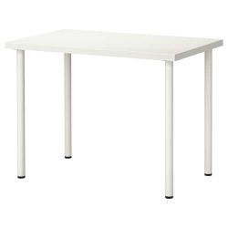 Mesa de Ikea color blanca y otra negra