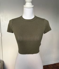 Forever 21 women’s green olive crop top size small