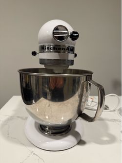 Kitchen aid mixer (white)