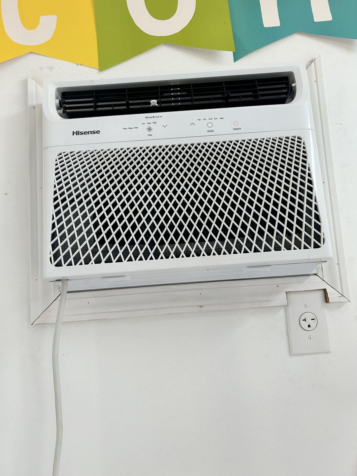 Hisense Ac/heat Window Unit. Perfectly Good Condition.