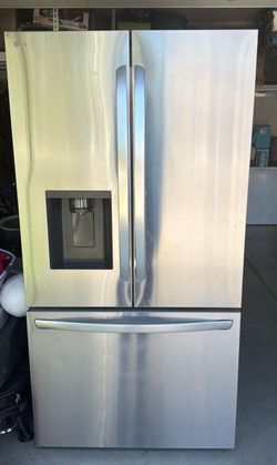 Like-new LG Counter-Depth MAX French Door Refrigerator (Model LRFXC2606S)