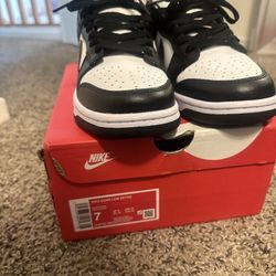 Nike Dunks Size 7 For Men